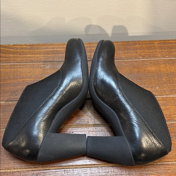 Clark’s Artisan Booties Women’s 6.5 Black - Picture 5 of 9